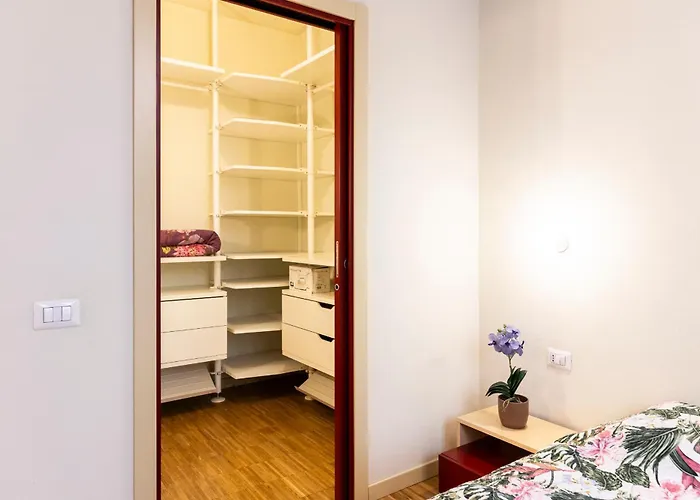 Easy Central Flat